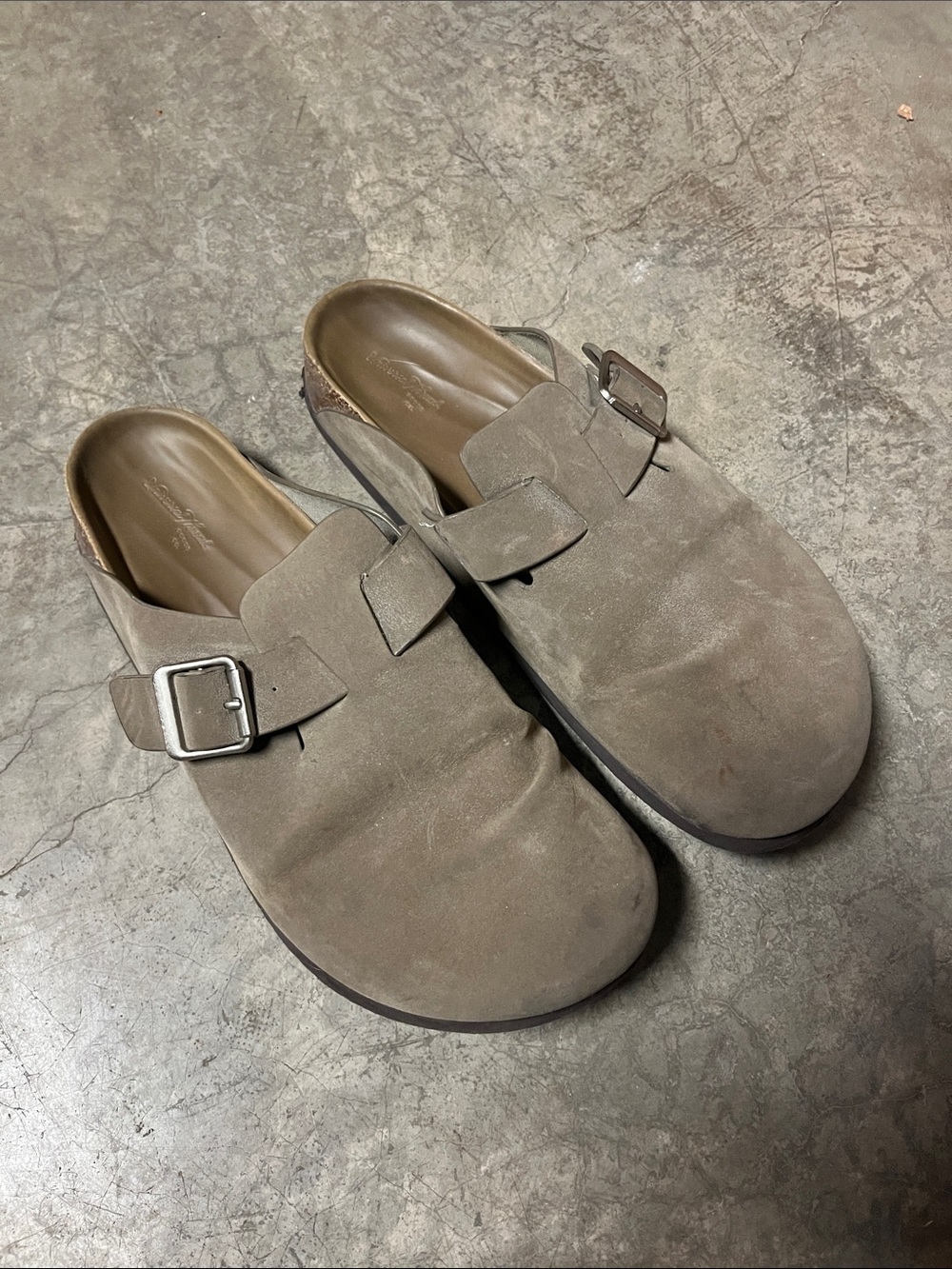 Universal Thread Clogs